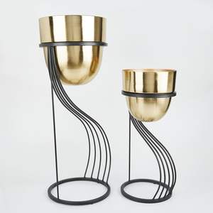 Support de pot de fleurs en métal de luxe pour l'amélioration des espaces intérieurs, extérieurs, patios et entrées dans les espaces contemporains – Support de jardinière en gros - Product Image 3