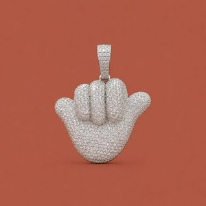 Colgante Personalizado con Diseño de Gesto Shaka, Hecho a Mano en Plata 925 con Diamantes Moissanite, Regalo para Hombre - Product Image 1