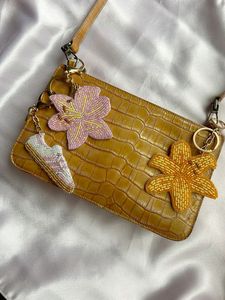 Magnifique porte-clés décoratif brodé avec des perles multicolores pour sacs, pochettes et sacs à main - Product Image 2