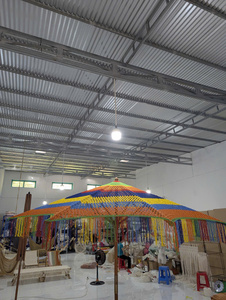 Parasol d'extérieur en corde de coton tressée à la main avec pompons décoratifs en macramé, idéal pour patio et protection solaire, style tropical plage - Product Image 2