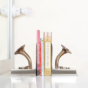 Paire d'entretoises à livres géométriques en bois, design angulaire, grain lisse, base en métal, décoratives minimalistes, faites à la main, écologiques, pour l'organisation - Product Image 6