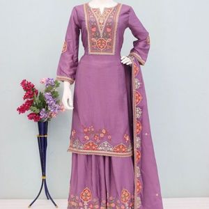 Conjunto de Kurta y Palazzo de Seda Chinon Premium con Bordado y Dupatta con Espejos Reales, Precio al por Mayor por Royal Export - Product Image 6
