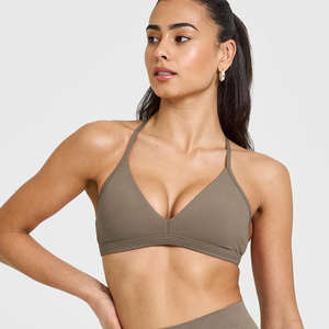 Sujetador deportivo sin costuras de alto impacto con cuello en V minimalista, logo frontal, tirantes fijos, de secado rápido y tela suave para yoga y entrenamiento. - Product Image 2