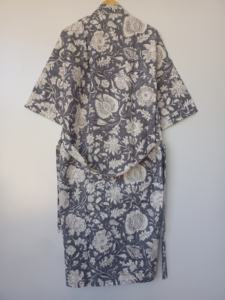 Kimono bohème à imprimé floral fait main, 100 % coton, longue robe de nuit, fabricant en gros, poches avant, Dori - Product Image 5