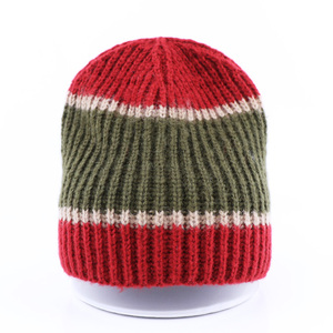 Gorro de Punto Acanalado con Bloques de Color Rojo y Verde, Gorro de Invierno Unisex Informal con Rayas en Contraste - Product Image 3