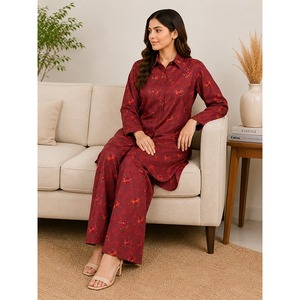 Conjunto de Dos Piezas para Mujer con Estampado Floral, Camisa Larga y Pantalones Anchos, Atuendo Moderno para el Día a Día - Product Image 3
