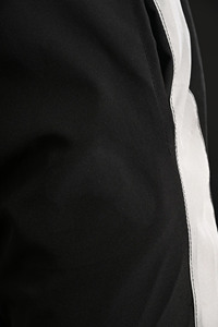 Pantalones Casuales Negros para Hombre con Rayas Laterales, Diseño Ligero de Algodón, Cintura Elástica y Corte Ajustado, Estilo Urbano - Product Image 4