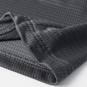 Shorts de sport pour homme en maille unie noire, coupe ample, longueur genou, pour l'été, jogging, course à pied, avec poche zippée, respirant - Product Image 6