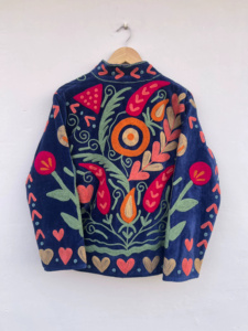 Veste bomber en velours Suzani faite à la main |   Vêtements bohèmes pour femmes, automne/hiver, réversibles, vintage, broderie florale faite à la main - Product Image 2