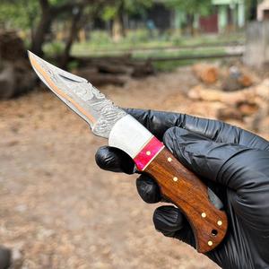 Cuchillo de bolsillo plegable de acero damasco inoxidable forjado a mano con mango de madera, cuchillo EDC para caza y camping, OEM, bloqueo trasero, 58HRC, EE. UU. - Product Image 1