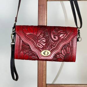 Sac bandoulière mini pour femme en cuir véritable fait main style vintage, élégant, motif floral rouge, pochette multifonctionnelle en cuir pour espèces - Product Image 3