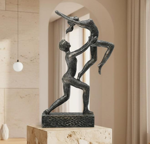 Escultura Artesanal de Pareja Bailando, Estatua Romántica de Hombre Levantando a Mujer, Figura de Resina con Efecto Bronce, Estatua Elegante de Pareja - Product Image 2
