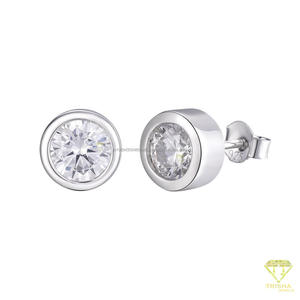 Magnifiques boucles d'oreilles en diamant de laboratoire plaqué or, argent sterling 925, brillantes et étincelantes, bijoux fins - Product Image 3
