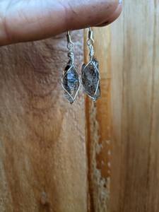 Pendientes de Diamante Herkimer, Cristal Natural en Bruto de Petróleo y Carbón - Product Image 5