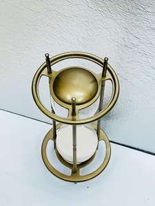 Reloj de Arena de Aluminio con Acabado Antiguo de Latón de 11.5'' con Diseño 3D de Ángel Animal |   Pie Decorativo Vintage para Mesa de Graduación - Product Image 2