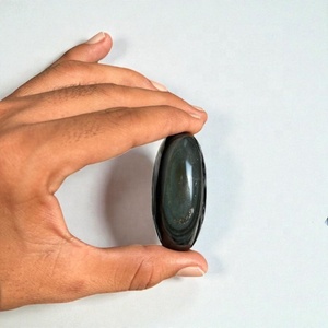 Pierre précieuse d'obsidienne arc-en-ciel authentique sculptée en lingam de Shiva - Qualité supérieure, cadeau d'affaires traditionnel de Feng Shui, fournisseur en gros - Product Image 3