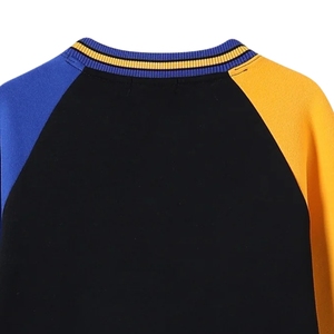 Sweat à capuche noir pour femme avec manches colorblock jaune et bleu roi, motif brodé, poche kangourou, style universitaire - Product Image 5