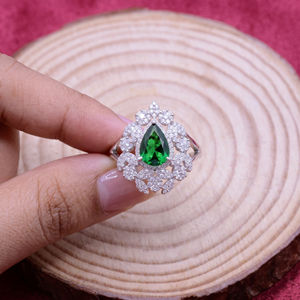 Bague à anneau fendu en argent sterling 925 avec zircone cubique vert poire et halo floral, vente en gros, Memoria Jewels - Product Image 4