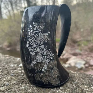 Tasse à boire artisanale en corne de buffle écologique, forme naturelle avec poignée et couvercle, design vintage, idéale pour les fêtes et les cadeaux - Product Image 1