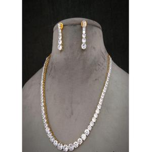 Ensemble collier et boucles d'oreilles en zircon de haute qualité, finition dorée simple, aspect diamant, pour femmes et filles, idéal pour les fêtes et les mariages. - Product Image 1