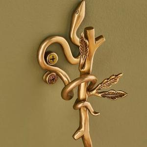 ตะขอแขวนผนังคู่แบบเรโทรฟาร์มเฮาส์ ทำจากสังกะสีและทองเหลือง สำหรับตกแต่งห้องน้ำหรือข้างเตียง - Product Image 4