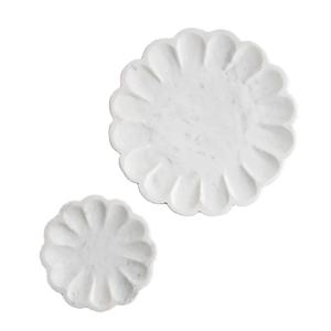 Plateau en forme de fleur en marbre blanc Ensemble de deux élégants plateaux de service décoratifs pour la cuisine à la maison et l'affichage de bureau - Product Image 1