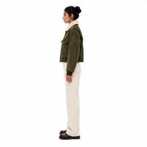 Blouson Bomber Femme en Daim de Buffle Épais, Coupe Boxy Courte, avec Col Bordé de Fourrure, Doublure en Polyester, Fabricant OEM - Product Image 3