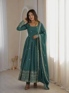 Robe Anarkali en soie jacquard de qualité supérieure pour femmes, robe ethnique indienne lourde de style Pishwas avec bordure en dentelle pour les fêtes, les mariages et les festivals - Product Image 1
