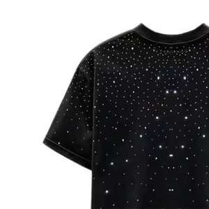 เสื้อยืดแขนสั้นลำลองผู้ชายไซส์ใหญ่ สีดำ พิมพ์ลายจุดกลิตเตอร์ คอปกแบบไม่มีปก เสื้อถักโพลีเอสเตอร์สำหรับฤดูร้อน - Product Image 3