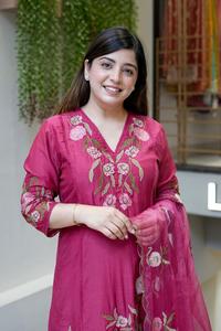 Kurta de Seda Chanderi Rosa para Mujer, con Bordado Floral, Corte Regular, Largo Regular, Estilo Étnico Indio, Traje Casual para Fiestas - Product Image 2