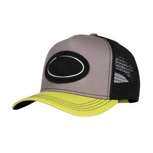 Casquette trucker personnalisée verte et blanche, haute qualité, devant en mousse, dos en mesh, fermeture snapback, pour événements promotionnels, vêtements d'équipe. - Product Image 4