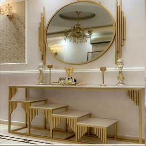 Ensemble de miroirs carrés Art Déco dorés. Lignes géométriques élégantes, disponibles à prix de gros. - Product Image 5