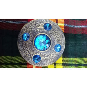 Broche celta antiguo de 4 pulgadas con diseño de kilt escocés y piedra azul cielo, el más vendido para vestidos de las Tierras Altas - Product Image 3