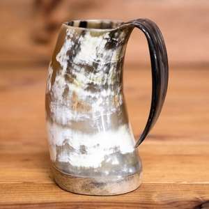 Taza de Cuerno de Búfalo Hecha a Mano, Ecológica, con Forma Natural, Asa Pulida, Arte Rústico Moderno, Coleccionable, Duradera, Regalo Festivo - Product Image 1