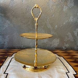 Venta al por Mayor de Soporte Redondo de Aluminio Hecho a Mano para Pastel de 2 Niveles CRAFT ASCENT, Decorativo para Fiestas, Bodas y Eventos, Acabado Dorado Personalizado - Product Image 6