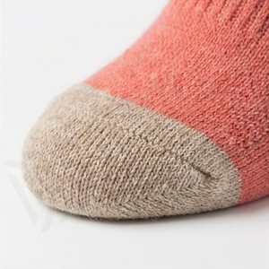 Calcetines de mujer cálidos de temporada navideña, de Spandex, Poliéster y Algodón, de longitud media, con puño de diseño personalizado y tejido a ganchillo, color personalizado - Product Image 6