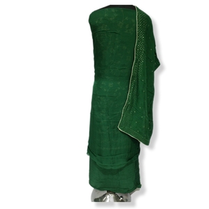 Salwar Kameez en soie pour femmes, brodé à la main avec des broderies Zari, tenue traditionnelle pour les fêtes et les festivals, présentant la mode indienne et pakistanaise - Product Image 3