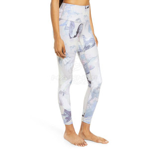 Leggings de yoga pour femmes fabriqués au Pakistan, prêts à porter, avec taille élastique, conçus pour l'entraînement physique, le yoga et les mouvements actifs. - Product Image 4
