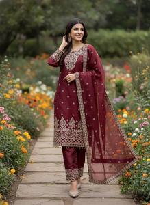 Kurti de Seda GMY Pura con Bordado de Lentejuelas Pesadas, Mangas Largas, Pantalón Completamente Cosido a Juego y Dupatta con Trabajo de Lentejuelas, Estilo Étnico - Product Image 3