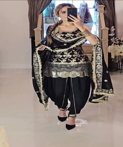 Ensemble haut, dhooti et dupatta en crêpe de soie de créateur, brodé de sequins, noir 85036 - Product Image 2