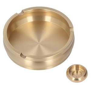 Cendrier en métal artisanal sans fumée, gravure florale classique, finition polie, écologique et durable pour une décoration élégante de la maison ou du bureau - Product Image 1