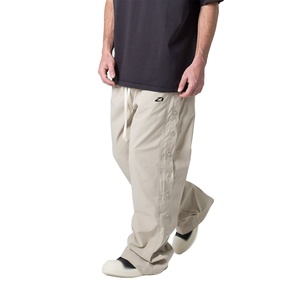 Pantalon de survêtement tendance pour homme en nylon à boutons-pression latéraux, coupe droite, décontracté, avec cordon de serrage à la taille, fournisseur OEM en gros personnalisé - Product Image 1