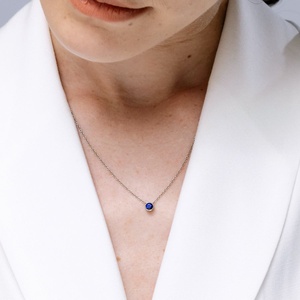 Pendentif solitaire en saphir bleu naturel de 2,32 g, 14 carats, serti clos, taille ronde, 0,24 carats au total, pour soirée, collier classique de joaillerie fine - Product Image 5