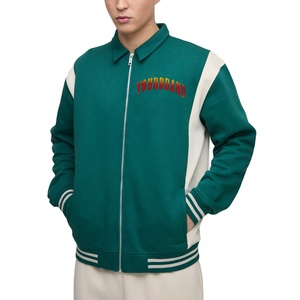 Blouson universitaire rouge pour homme avec fermeture boutonnée, col montant, logo brodé sur le devant, style preppy, idéal pour l'automne - Product Image 1