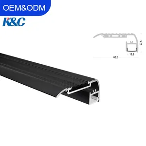 K86 schwarze eloxierte Treppe LED-Nasenprofile Aluminium-Extrusion für Kino Theater Schritt-Leichttreppen
