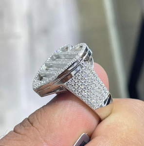 Anillo de Moissanita con Corazón Plateado y Diamantes, Joyería de Lujo Unisex, Estilo Baguette, Bañado en Rodio - Product Image 3
