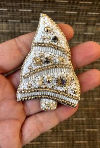 Broche Artístico Bordado a Mano con Diseño de Cuentas, Pin de Moda Único para Uso Diario - Product Image 6