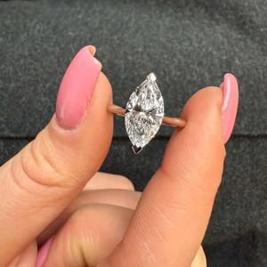 Bague de Fiançailles et de Mariage Classique à Succès avec Diamant de Laboratoire Taille Marquise de 1,50 Carat en Or Blanc 14 carats Vermeil pour Fête - Product Image 1