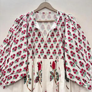 เสื้อทูนิคสั้นแบบเป็นทางการ ผ้าฝ้าย 100% ลายพิมพ์ดอกไม้แบบแฮนด์บล็อก ทำมือ เป็นมิตรกับสิ่งแวดล้อม คอวี แขนสามส่วน แต่งระบายลูกไม้ ซักได้ - Product Image 2