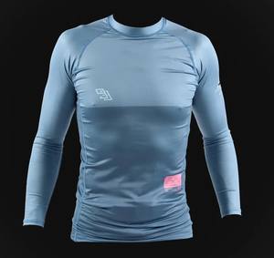 เสื้อแรชการ์ดแขนยาวพิมพ์ลายแบบ Heat-Transfer ผลิตจากโพลีเอสเตอร์/ไนลอน น้ำหนัก 240 กรัม เป็นมิตรต่อสิ่งแวดล้อม สำหรับผู้ชายและผู้หญิง รุ่นปี 2026 สำหรับกีฬา BJJ พร้อมตัวเลือกโลโก้แบบกำหนดเอง - Product Image 2